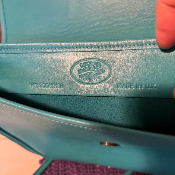 Laura Ashley 100% aqua leather round Crossbody - Picture 5 of 10